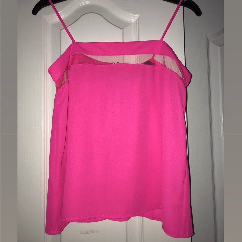 Essue got pink top
